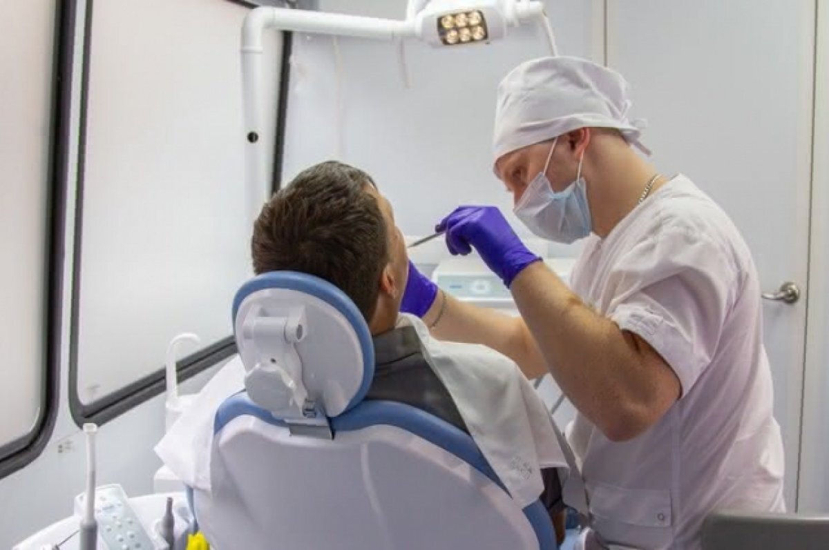    Вячеслав Гладков рассказал о работе на передовой мобильного стоматкомплекса