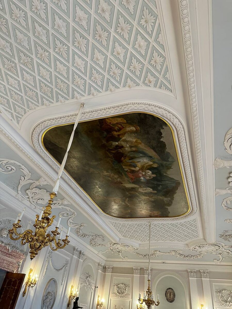 Плафон в Белом зале