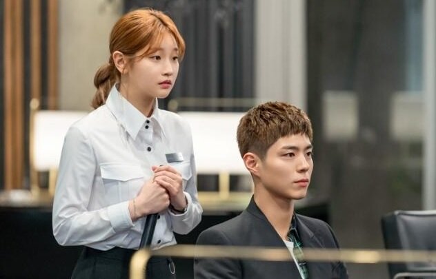 Кадр из дорамы "Записки юности" с участием актёров Пак Со Дам и Пак Бо Гом