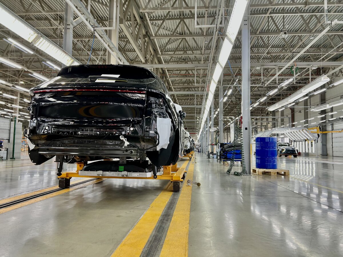 В Липецке стартовало серийное производство нового флагманского отечественного кроссовера. Источник иллюстрации - auto.ru