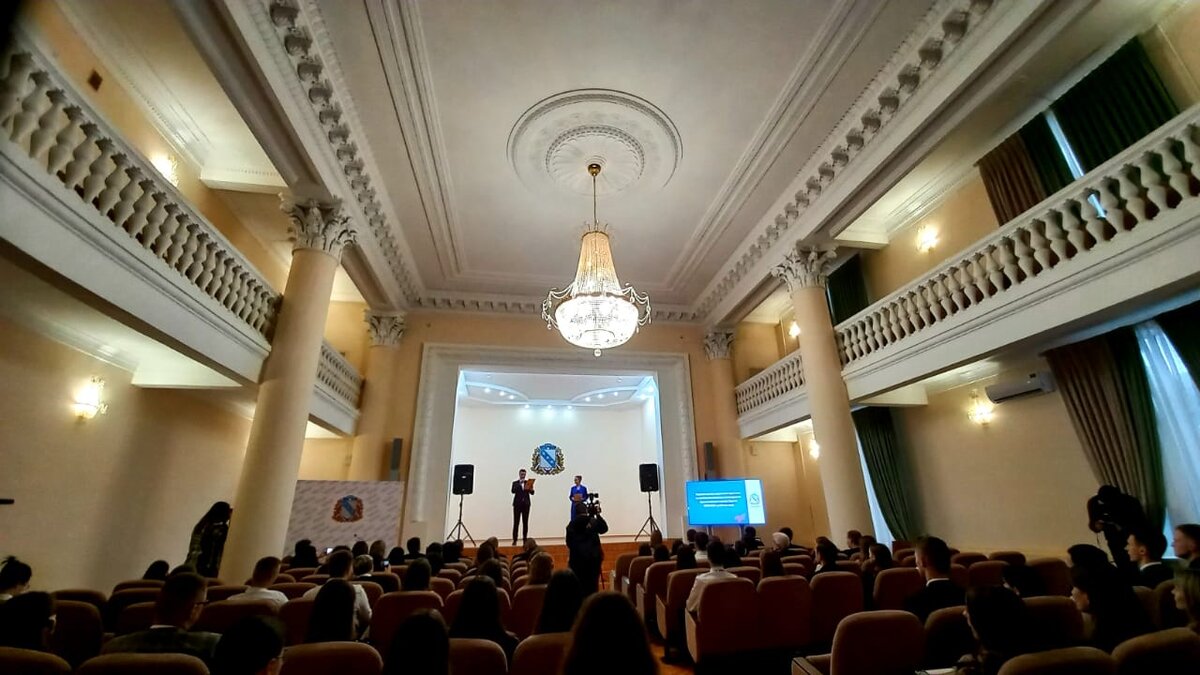    Мэр Курска Игорь Куцак вручил именные стипендии лучшим студентам