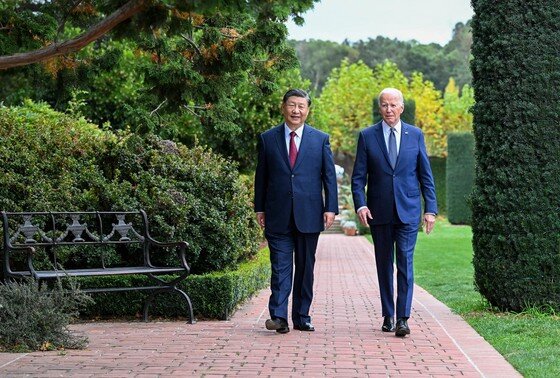    Джо Байден и Си Цзиньпин