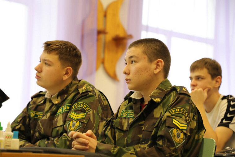    Студентам показали фильм о заводе и его продукции, а также имеющихся вакансиях