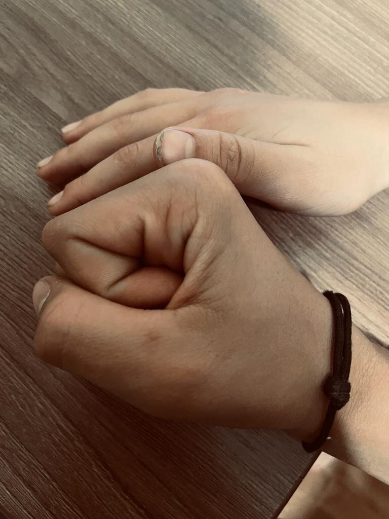 ногти вот тоже сами стригут, заметно же?)))))