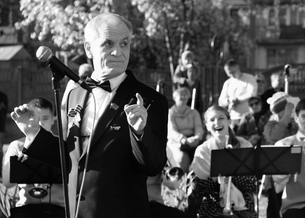    Умер руководитель псковского детского оркестра «Геликон» Александр Роор