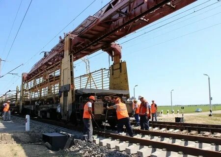   Российские железные дороги намерены привлекать на работу мигрантов и осуждённых
