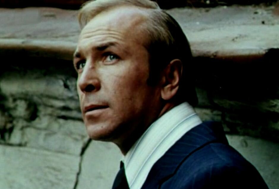 Борис Руднев в картине "Выгодный контракт"