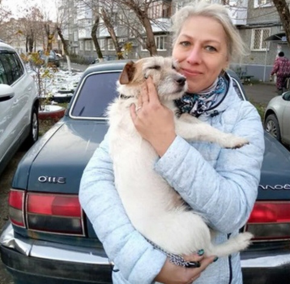 Елена не смогла оставить собаку и забрала ее на время к себе