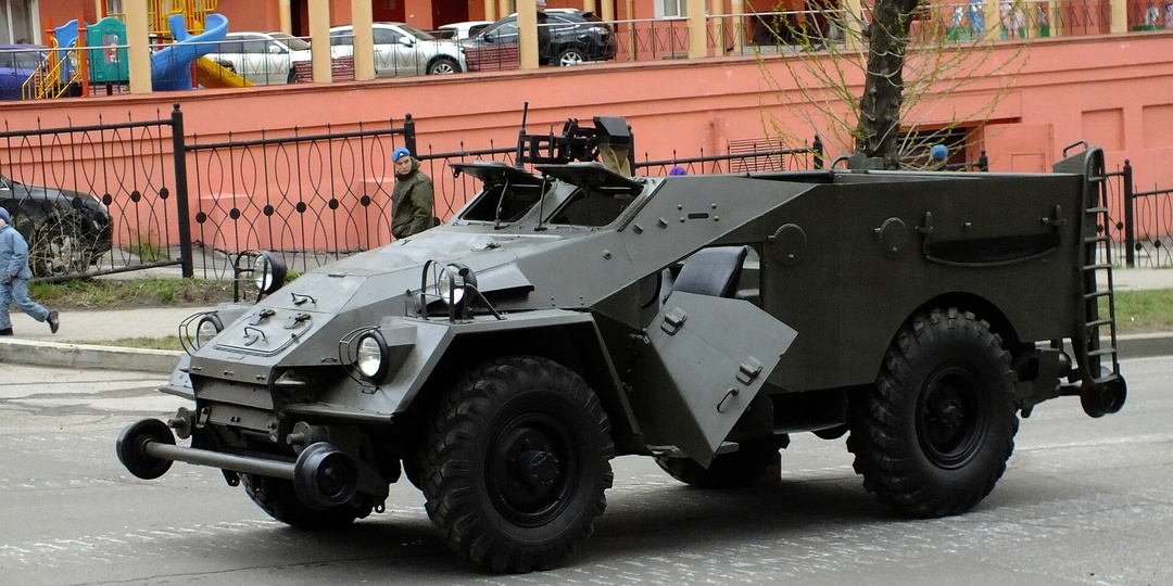 БТР-40 железнодорожный: надежный советский бронетранспортер для охраны дальневосточных железнодорожных путей