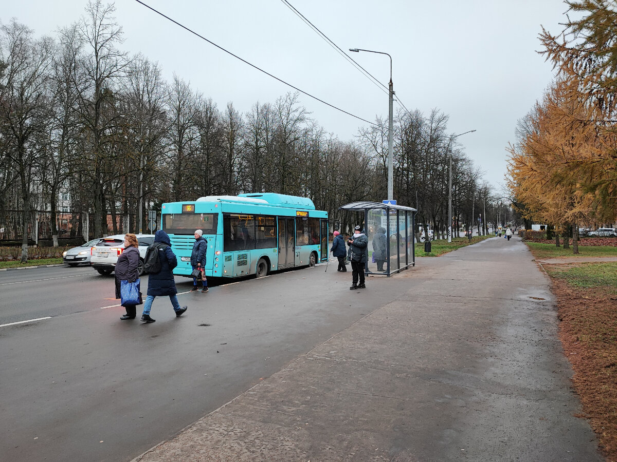 Новый остановочный павильон у остановки "Поликлиника" в Обнинске.  