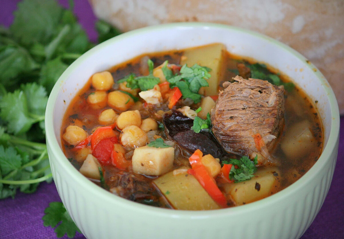 Бозбаш. Я б запросто перепутал с шурпой. 