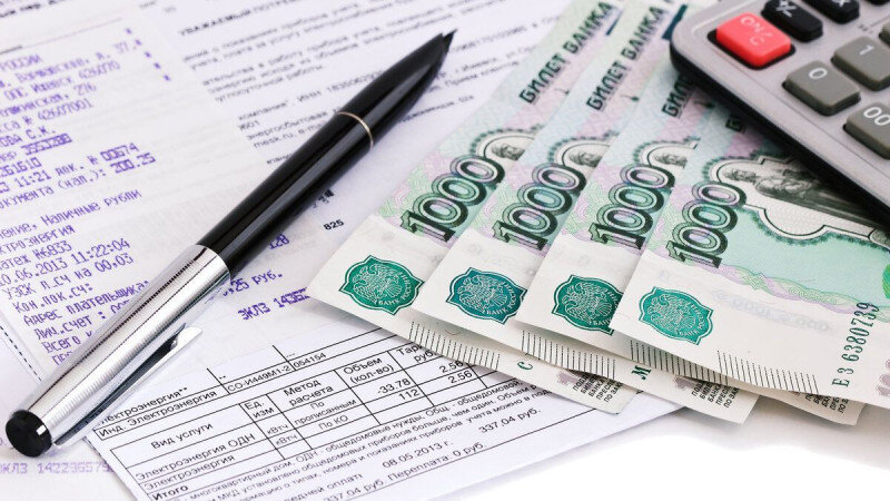     Квитанция, деньги. Фото предоставлено компанией «Росводоканал Барнаул».