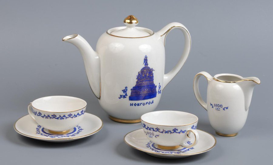 Анна Волкова. Кофейный сервиз. 1959. Мста. Пролетарий. Новгородский государственный объединённый музей-заповедник / КП 29692. Источник: novgorod-iss.kamiscloud.ru