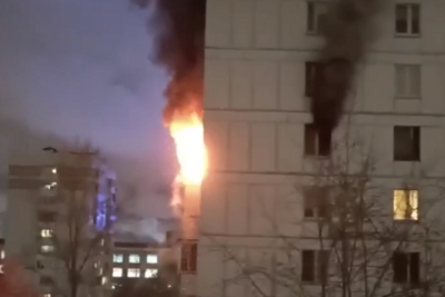    Пожар в многоэтажке на Стрелецкой улице в Москве. ©Скриншот