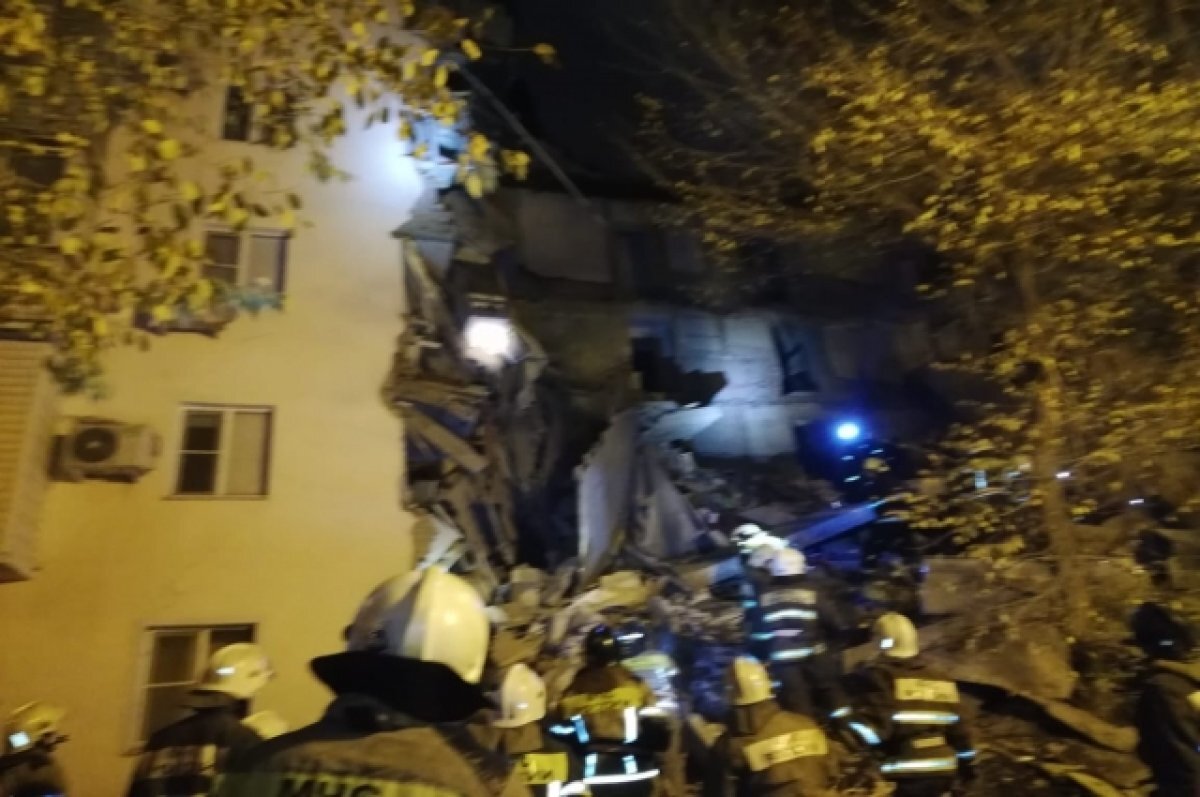    Спасатели ищут жильцов двух квартир обрушившегося дома в Астрахани