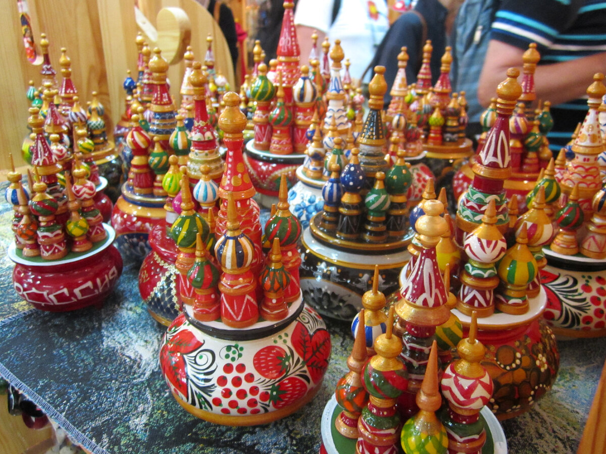 Данный сувенир был на всех станциях на пути нашего следования. Все для иностранных туристов 😄 эта штука ещё крутится и играет мелодия (какая, уже не вспомню) фото автора 