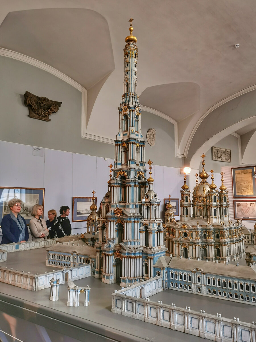 Колокольня Смольного собора. 