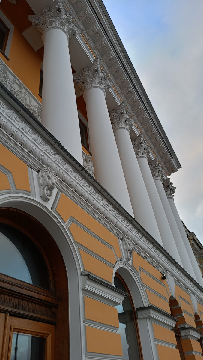 Ныне это отдел (филиал)  Государственного музея истории Петербурга.  Я бы сказала, что это Дом  - сокровищница.-2