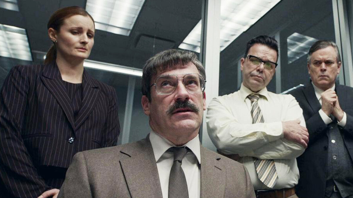 Если любите разгадывать офисные тайны в духе сериала «Разделение», то загляните и в «Угловой офис»