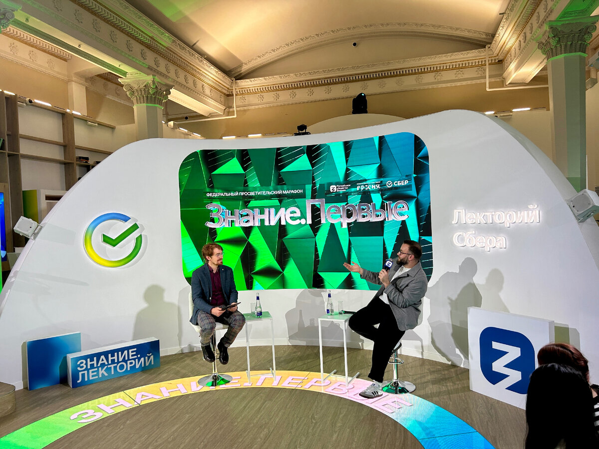 Дмитрий Игнатов, справа