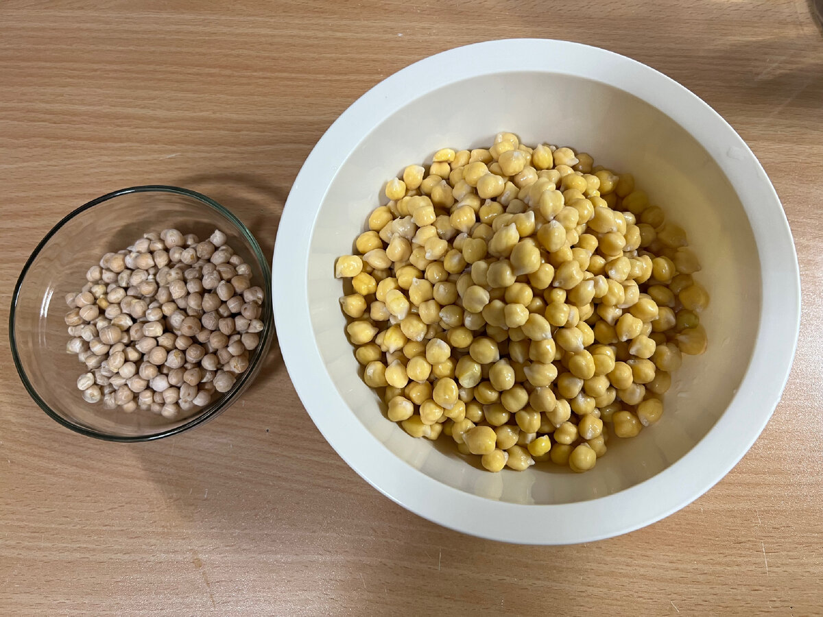 Сухой нут и вымоченный в воде 