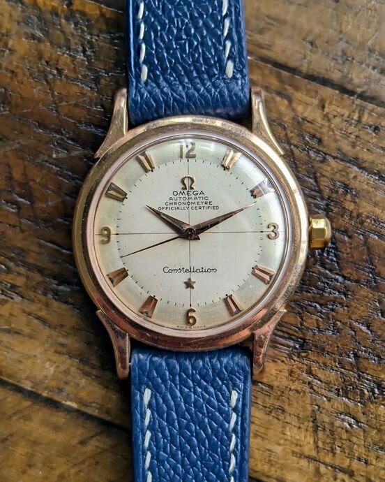 Часы Omega Constellation ref. 2652, 1952 год и задняя крышка с медальоном (2 фото) 