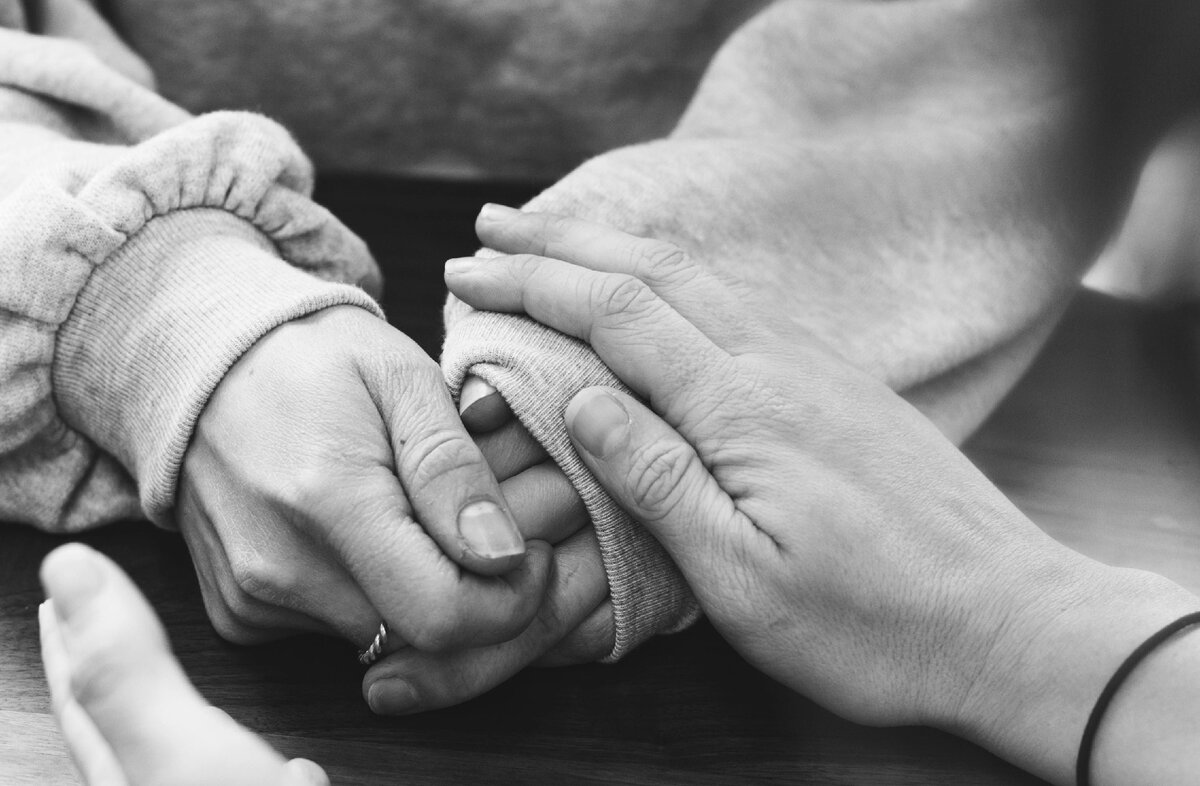 Памятники истории и культуры дагестана. Забота о пожилых. Забота о пожилых. Квартира ветерана. Люди пожилого возраста.