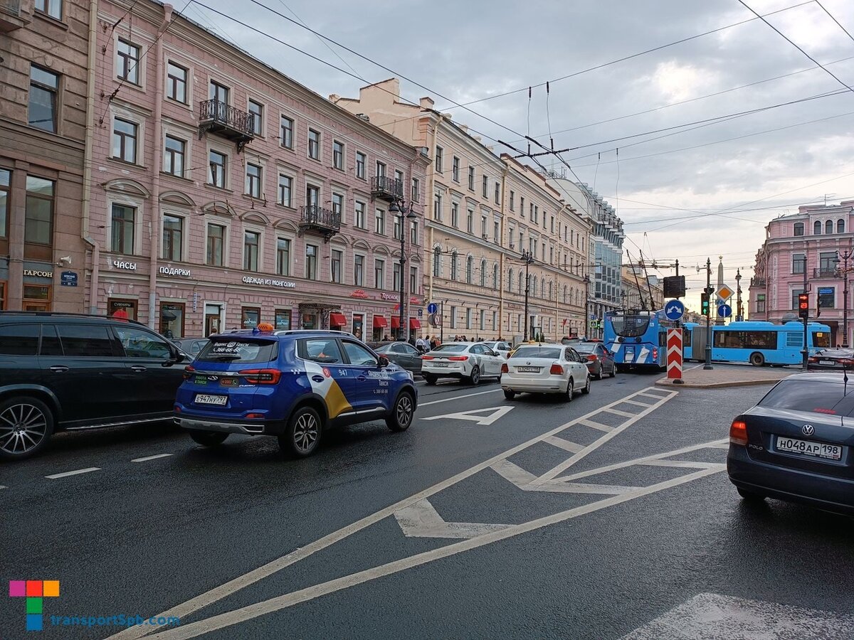 Приоритет для общественного транспорта: как обустраивают «выделенки» в  Москве и Петербурге? | transportSpb.com | Дзен