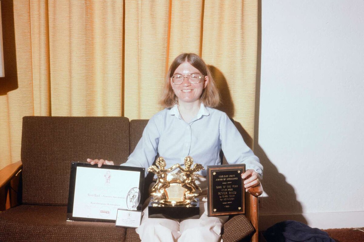 Кэрол Шоу с наградой за игру River Raid 25 февраля 1984 года