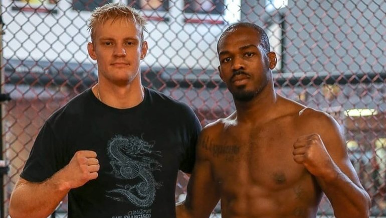    Грачев и Джонс. Соцсети