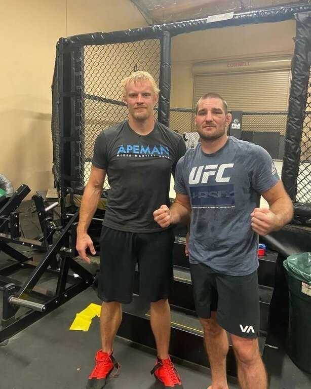    Грачев и Стриклэнд. Соцсети