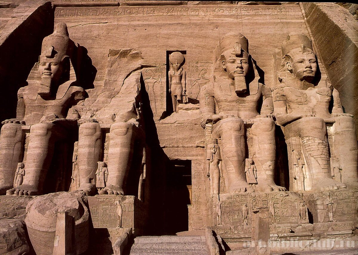 Абу - Симбл. Болшой храм. И - чудо совместного труда человечества. Одно из немногих....