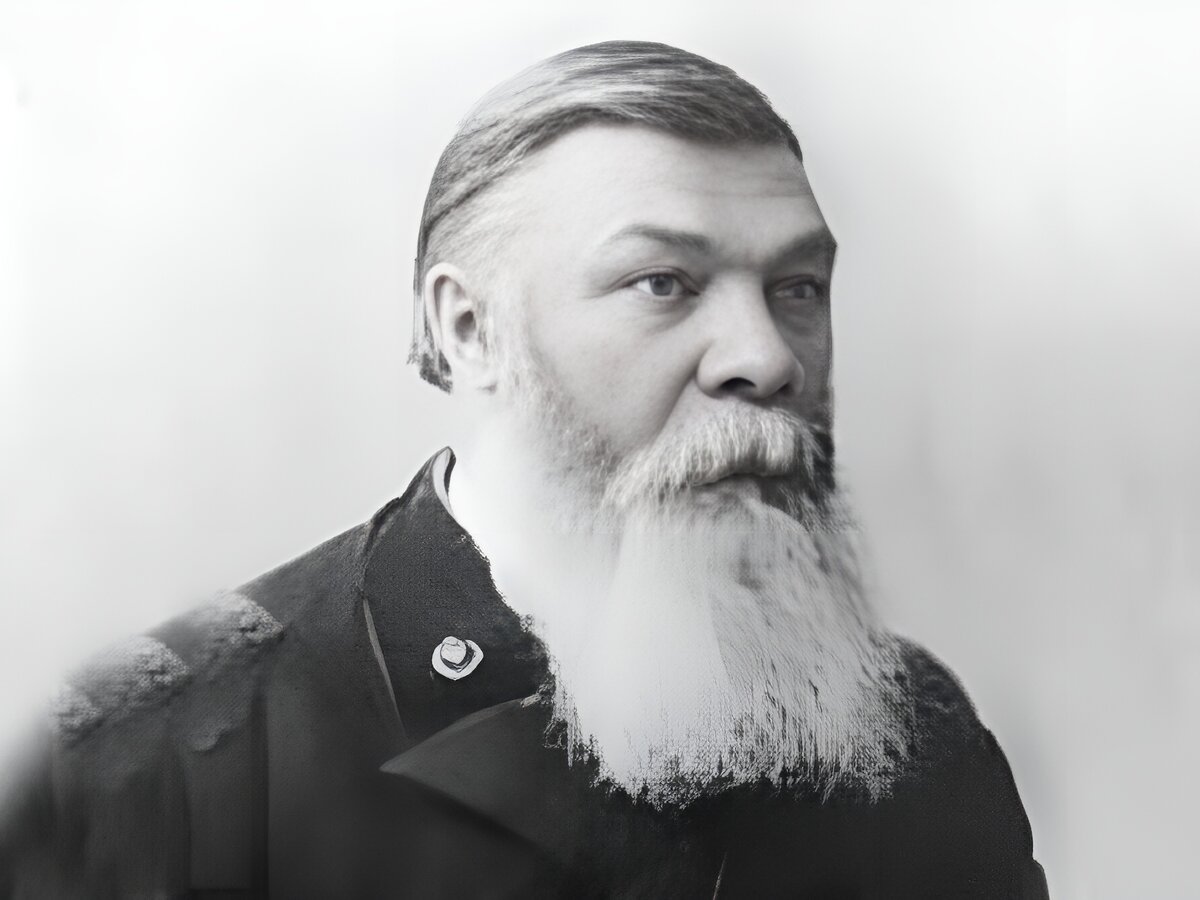 Иван Яковлевич Яковлев (педагог).
Источник фото: https://triptonkosti.ru/5-kartinki/ivan-yakovlevich-yakovlev-kartinki.html Фотография восстановлена при помощи: https://www.i2img.com/restore-image