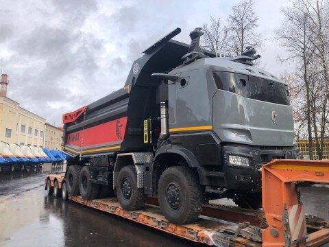 Уводит вправо и бросает по дороге. Нужна помощь.