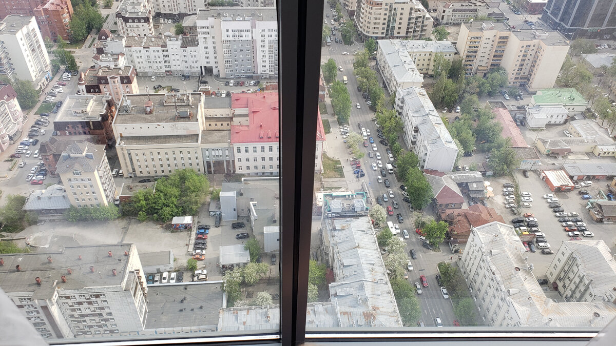 Вид на город из окна апартаментов