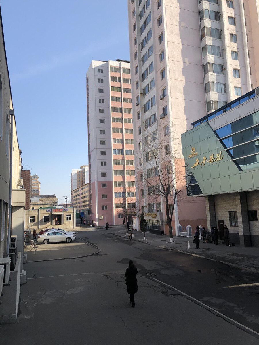 Справа магазин "Мирэ". Разных "Мирэ" в городе минимум три (фото из личного архива)