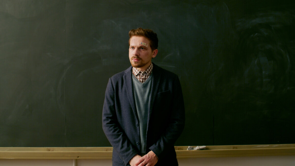 Михаил Александрович (Илья Маланин) в сериале "Теория больших денег"