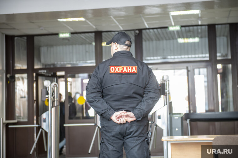    Директор ЧОП «Ямал» выплатил зарплату охранникам после напоминания прокурора