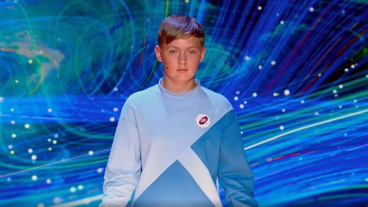     14-летний школьник из Тобольского района стал участником второго сезона интеллектуального шоу на телеканале «Пятница!». Николай Криванков из села Булашово продемонстрировал свои знания в передаче «Умнее всех».