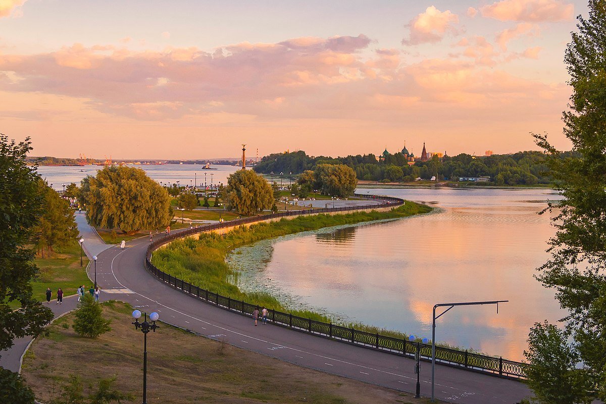 Слияние Которосли и Волги. Фото из открытых источников Яндекс.Картинки