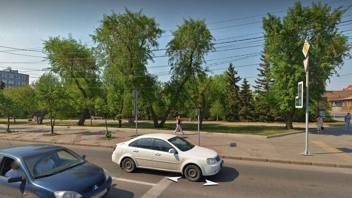     Вскоре на месте этой зелени за забором в самом центре Красноярска появится очередной многоэтажный дом