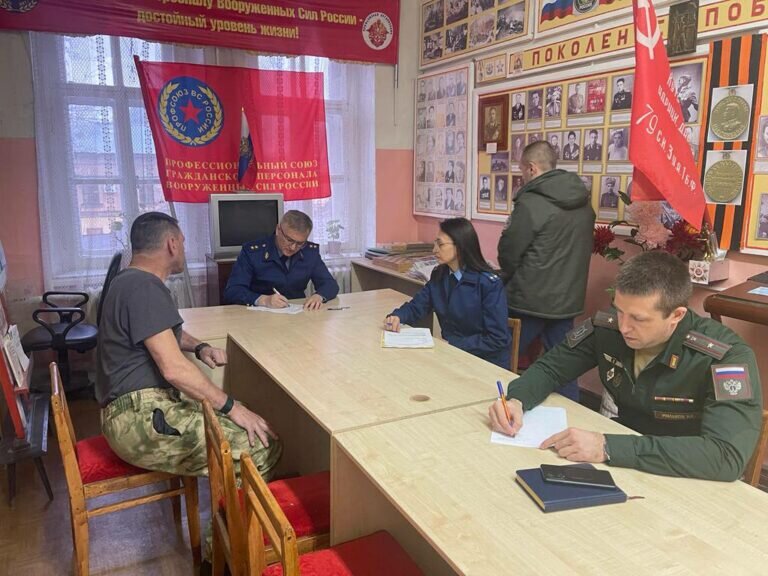    Прокурор Оренбуржья провел личный прием участников СВО в военном госпитале Белов Михаил Александрович