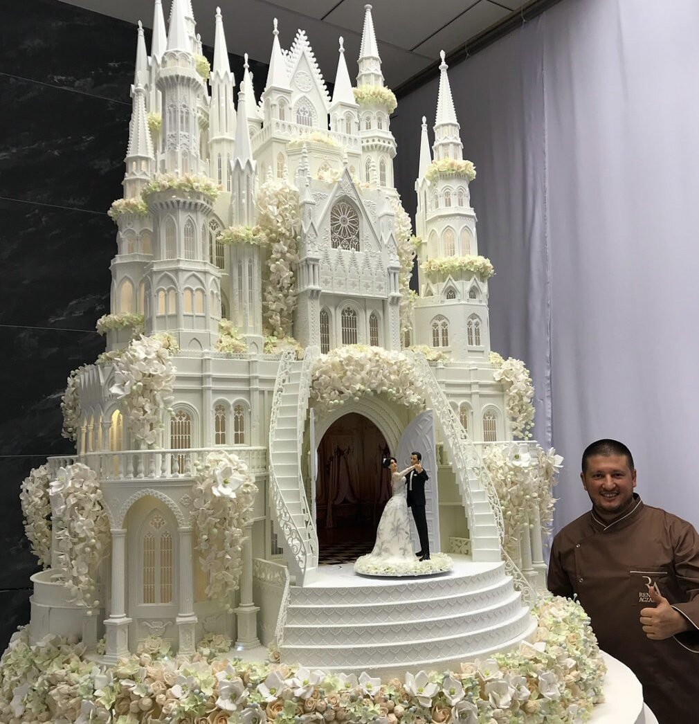 Такой тортик выйдет тебе в стоимость нескольких ипотек»:грандиозные торты  Рената Агзамова ценой 8 миллионов. ТОП-6 самых дорогих сладостей | Эстетика  здоровья | Дзен