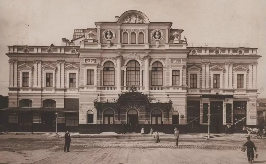  Здесь и далее все фотографии встроены в галереи, где первое фото оригинальное, а следующее - окрашенное с помощью программ искусственного интеллекта