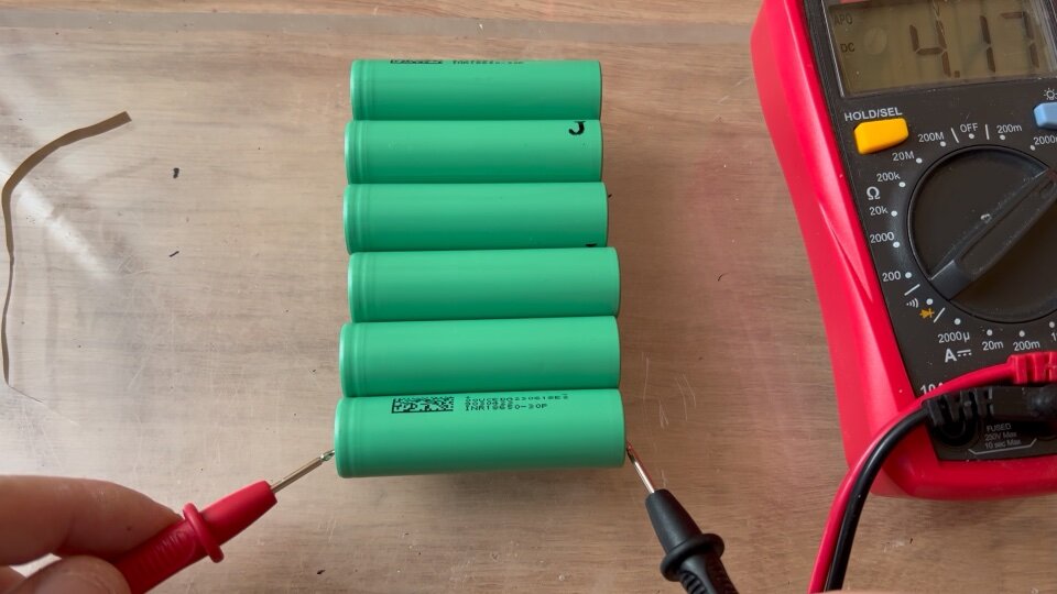 Оживил старую батарею, чтобы она работала в 4 раза дольше. Простая ...