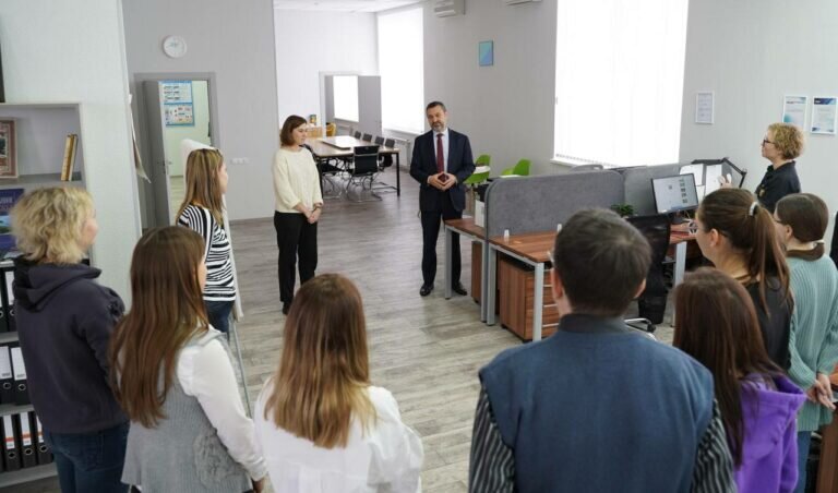    Игорь Сухарев поздравил ЦУР Оренбуржья с Днем рождения Марина Шарт