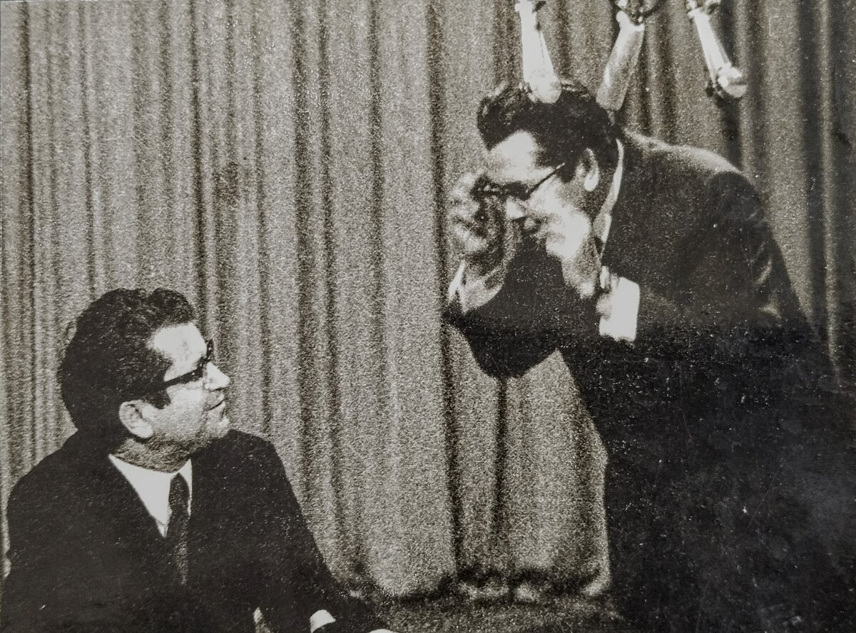 Зам. Председателя областного телерадиокомитета Михаил Иванович Кощеев(справа) и первый секретарь Кировского обкома КПСС Иван Беспалов. 1970-е г.г.