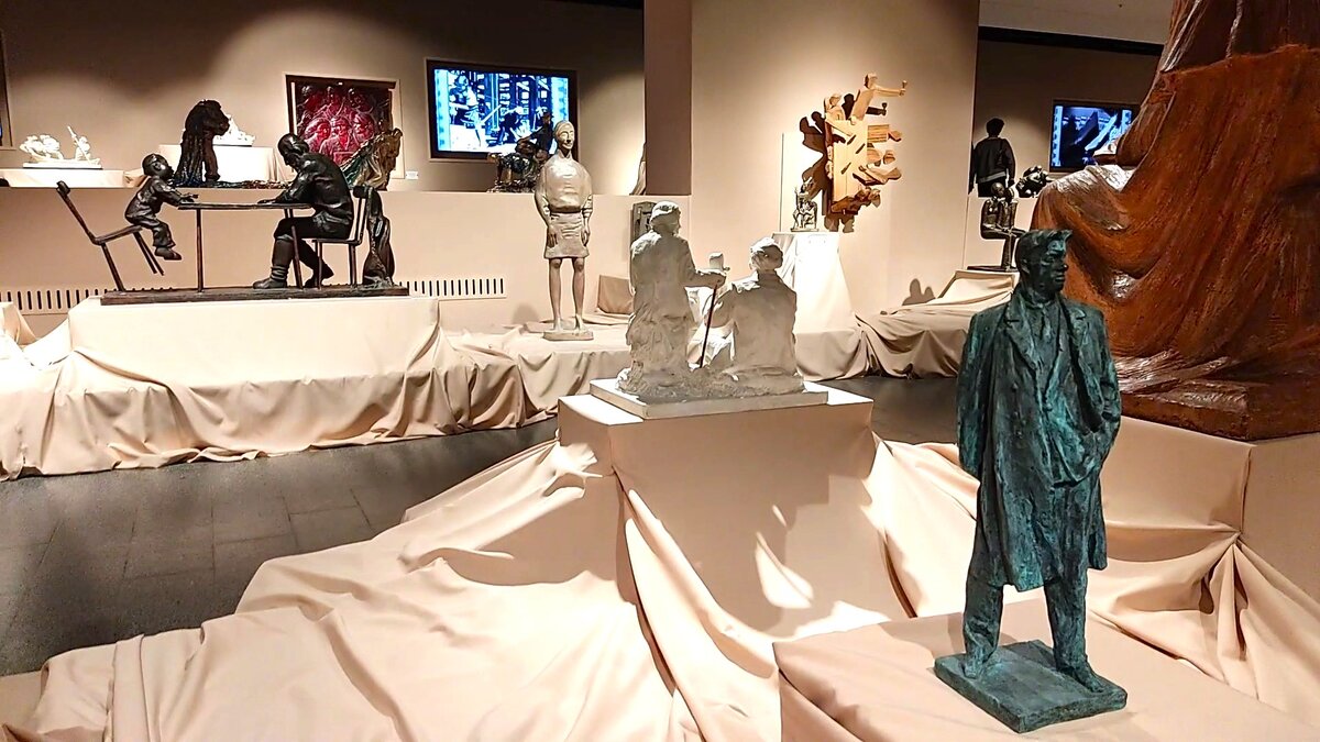    В Санкт-Петербурге выставили скульптуры из музеев Югры