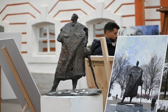 Первое место занял проект скульптора Евгения Ротанова и архитектора Ивана Кожина