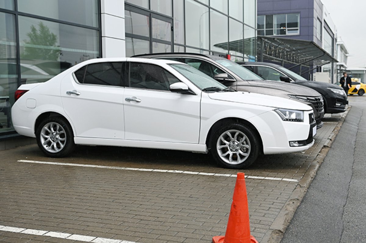    Автомобиль Iran Khodro Dena+.